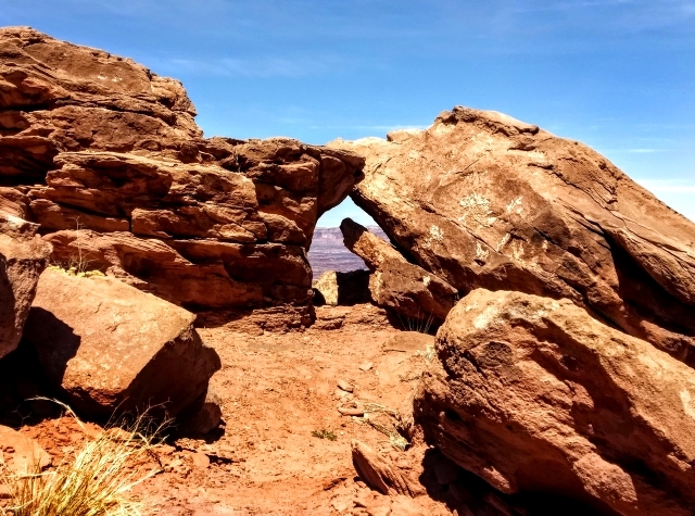 #highervibration Day 218 - A bit of desert magic with rock formations living their own secret life while looking toward the vast canyons beyond.